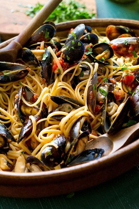 Traveling In Italy, Mussels Recipe, Tomato Sauce Recipe, Nyt Cooking, Seafood Pasta, Gluten Free Pasta, Linguine, Seafood Dishes, How To Cook Pasta