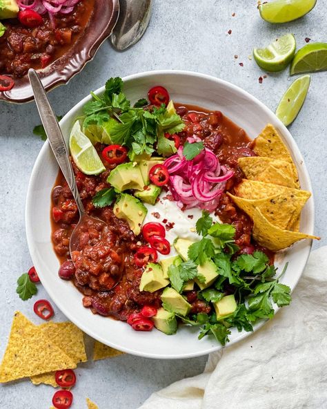 High Protein Recipes Dinner, Healthy Chili, Plant Based Cookbook, Vegan Chili, Healthy Bowls, High Protein Vegan, Delicious Vegan Recipes, High Protein Recipes, Vegan Dinners