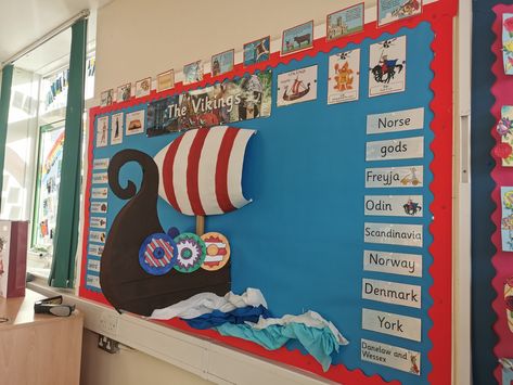 Vikings Ks2, Ks2 Display, Classroom Displays Ks2, Primary Classroom Displays, School Display, School Organisation, Corner Ideas, Book Corner, Display Boards