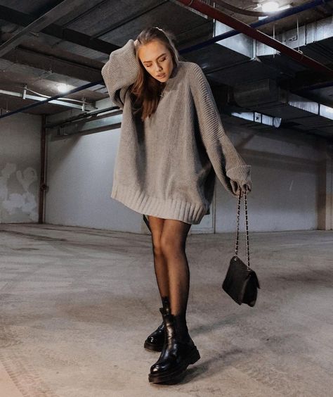 Baggy Sweater Dress Outfit, Grey Jumper Dress Outfit, Grey Jumper Dress, Jumper Dress Outfit, Mini Skirts Fashion, Winter Staples, Punk Street Style, City Outfit, Baggy Sweaters