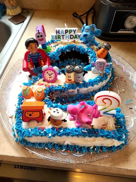 I made my child a Blue's Clue's and You Birthday Cake for their second birthday. Blues Clues Cake, Bday Cupcakes, Blue's Clues Birthday Party, 2nd Birthday Cake, Blue Birthday Cakes, Clue Party, Blue's Clues And You, Leo Birthday, 2 Birthday Cake