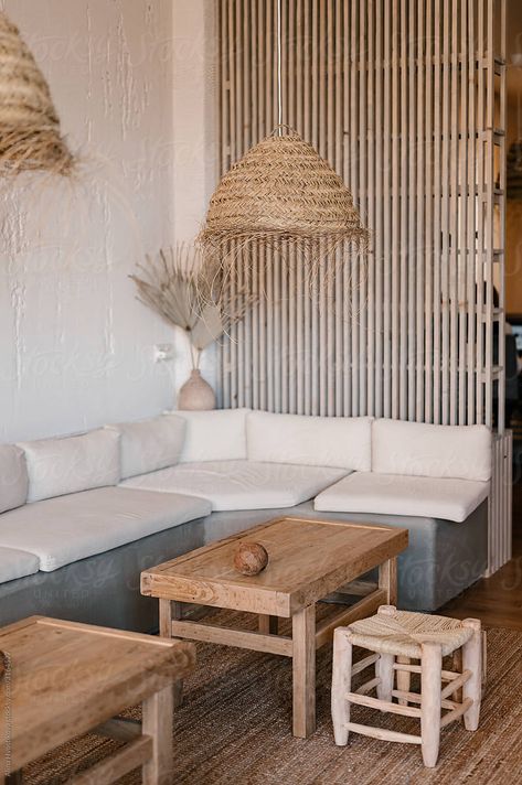 Cozy Lounge Room, Modern Yoga Studio, Sofa Area, Cozy Bohemian, Bohemian Outdoor, Tropical Interior, Outdoor Seating Area, Woven Decor, Cozy Lounge