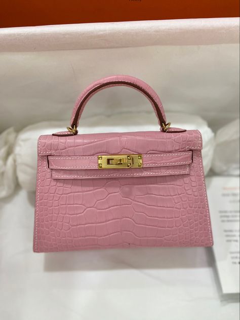 Kelly Pochette Hermes, Luxury Functional Pink Bags, Hermes Kelly Bag Pink, Hermes Kelly Pochette Crocodile, Hermes Kelly Pochette, Hermes Crocodile Bag, Hermes Crocodile, Luxury High-end Pink Shoulder Bag, Kelly Pochette