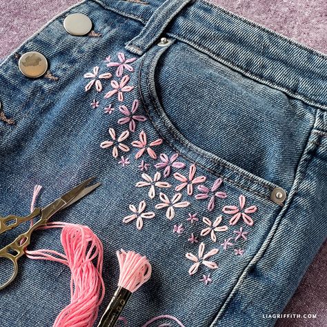 Flower Embroidered Jeans Jean Crafts Ideas Simple, Flower Embroidery Jeans Pocket, Beginner Embroidery Ideas, Diy Embroidery On Jeans, Embroidery Inspiration Jeans, Flower Embroidery Jeans, Embroidery On Jeans, Embroidered Jeans Diy, Jewel Embroidery