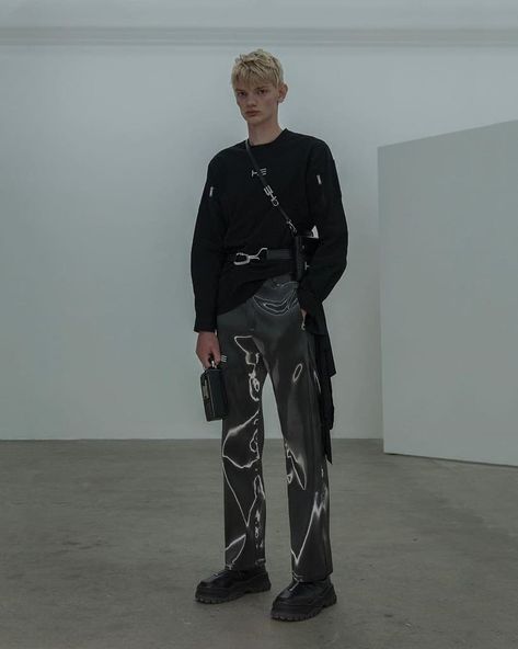 Futuristic Fashion Male, Futuristic Outfits, Heliot Emil, Cyberpunk Fashion, Archive Fashion, Moda Chic, Futuristic Fashion, Types Of Fashion Styles, Fashion Inspo Outfits