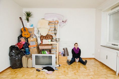 Portraits of People Posing with All of Their Possessions Anti Consumerism, Swedish Art, Everything I Own, Eco Architecture, People Poses, London Photographer, Sustainable Products, First Photograph, Family Posing