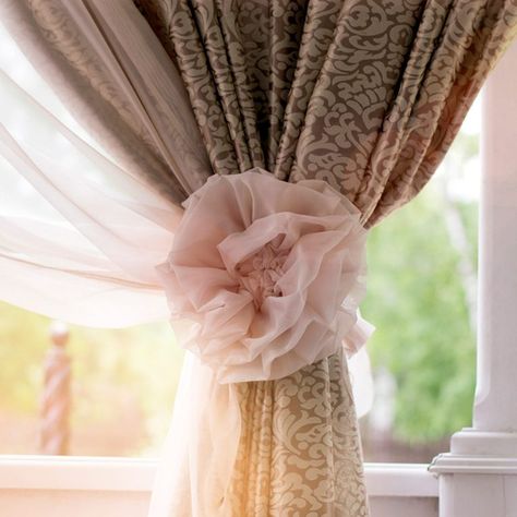 Our 12 Favorite DIY Curtain Tiebacks | Family Handyman Diy Curtain Holdbacks, Curtain Pull Backs, Curtain Tie Backs Diy, Polka Dot Curtains, Cottage Curtains, Hanging Curtain Rods, Diy Curtain, Curtain Installation, Cute Curtains