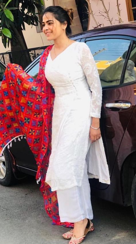 White Plazo With Kurti, Plazo With Kurti, Gown Dress Party Wear, White Kurti, Indian Dress Up, Trendy Outfits Indian, Outfits Indian, Punjabi Fashion, Long Gown Design