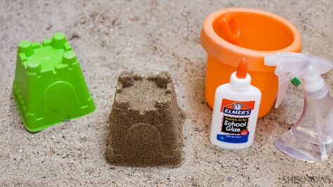 Permanent sandcastle Building sandcastles at the beach is a part of practically every family trip to the shore, but now you can bring your kids' creations home when you turn them into structures that will last long after you've returned home. Simply mix 10 parts sand, 3 parts water and 1 part white school glue in a sand pail or old can, fill your sandcastle bucket and unmold onto the sand. In less than an hour, the crafty castle should be dry enough to place into a cardboard box so your kids can Summer Beach Crafts, Sand Castle Craft, Beach Activities For Kids, Summer Time Activities, Castle Crafts, Beach Week, Castle Decor, Beach Theme Bathroom, Vbs Ideas