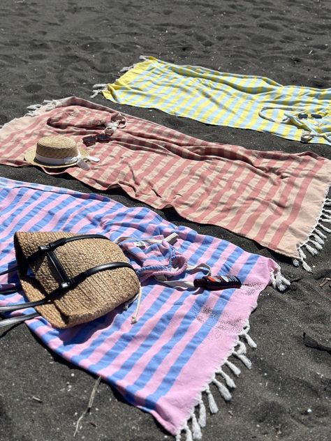 Perfect beach Towels from Saulel Towels Pool Essentials, Travel Blanket, Turkish Beach, Travel Towel, Turkish Towels Beach, Travel Blankets, Beach Pool, Beach Towels, Beach Towel