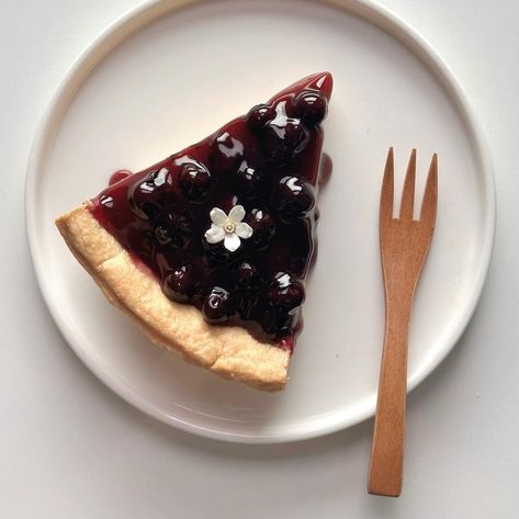 https://x.com/cafebery/status/1742188181137809501?s=20 Blueberry Cheesecake Aesthetic, Desert Food Photography, Aesthetic Blueberry, Cheesecake Aesthetic, Cheesecake Decoration, Desert Food, Design Cake, Fancy Desserts, Coffee Aesthetic