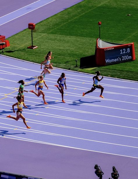 Olympic Track And Field Aesthetic, Track Sprinter, Track Athletes, Olympic Track And Field, Olympic Training, Athletics Track, Track Pictures, Vision Board Images, Track And Field Athlete