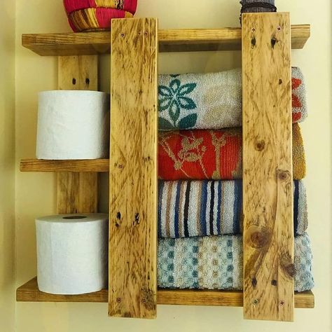 Towel Storage Ideas, Rustic Towel Rack, Pallet Bathroom, Diy Towel Rack, Recessed Shelves, Bathroom Towel Storage, Storing Towels, Toilet Shelves, Diy Towels