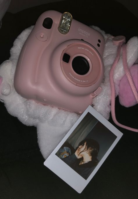 Polaroid Camera Instax, Instax Mini 11, Instant Film Camera, Bright Photos, Glo Up, Polaroid Camera, Old Camera, Instant Film, Instant Camera