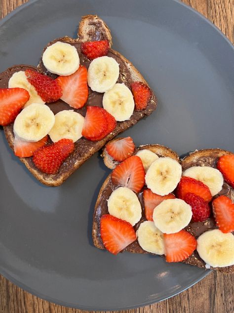 Banana Nutella Toast, Toast Ideas Breakfast, Breakfast Toast Ideas, Nutella Toast, Healthy Food Pictures, Healthy Breakfast Toast, Fruit Toast, Nutella Recipe, Healthy Fruit Snacks