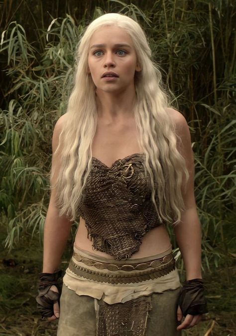 Daenerys Targaryen Dothraki, Daenerys Targaryen Costume Halloween, Daenerys Targaryen Outfits, Daenerys Targaryen Wallpaper, Daenerys Costume, Daenerys Targaryen Costume, Game Of Thrones Khaleesi, Emilia Clarke Daenerys Targaryen, Game Of Thrones Outfits