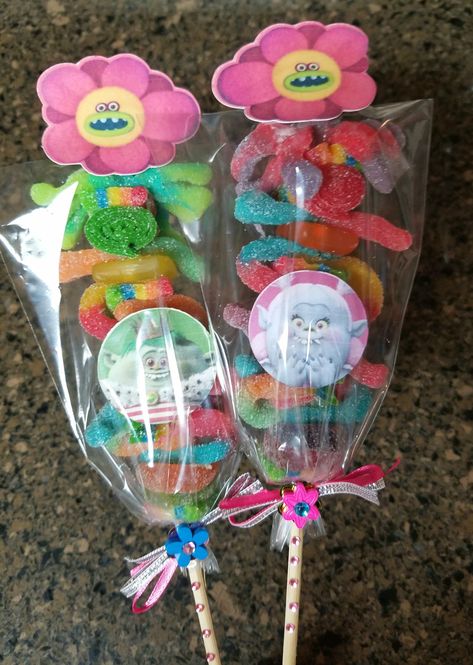 Trolls Chocolate Covered Strawberries, Trolls Rice Krispie Treats, Trolls Treat Table Ideas, Trolls Candy Bags, Trolls Birthday Party Ideas Decorations Centerpieces, Trolls Cake Pops, Gummy Skewers, Trolls Centerpieces Ideas, Trolls Party Food