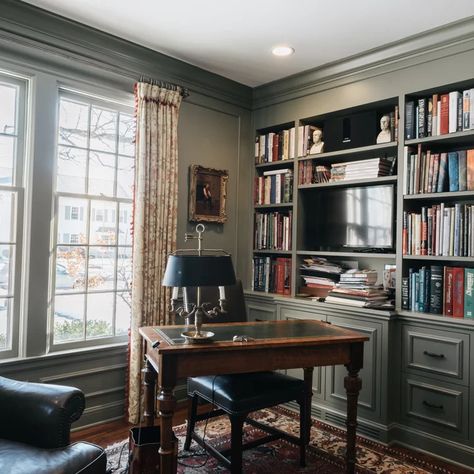 Southern Home Magazine, Traditional Home Office, Office Decor Ideas, Traditional Office, Trendy Office, Chevy Chase, Spark Creativity, Boost Productivity, Vintage Office