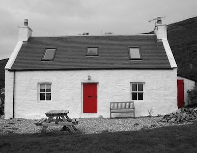 Scottish Croft, Fisherman's Cottage, Starter Homes, Scottish Cottages, Croft House, Fishermans Cottage, Garden Fences, Colour Splash, Irish Cottage