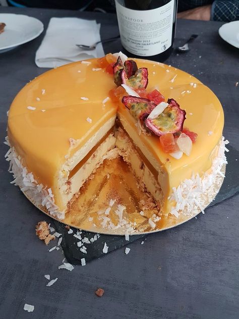 Entremet exotique - Titine cuisine pour sa petite famille Apple Crumble Pie, Mousse Dessert, Cupcake Flavors, Apple Crumble, Mousse Cake, Food Obsession, Flan, Baked Goods, Cheesecake