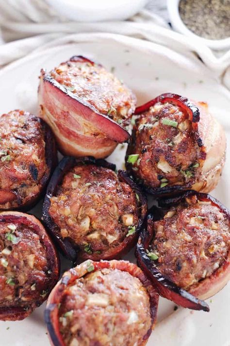 Ok, this mini bacon wrapped meatloaf recipe is a winner for so many reasons! Not only are things just better in mini sizes, but these mini meatloaves are great for an egg-free breakfast, a hearty lunch, or dinner! I mean I could almost put some ice cream on top, and eat them for dessert too! Ok, I'm kidding on the dessert part, but they are seriously the perfect make-ahead recipe, so you have something delicious on hand for a quick breakfast, an easy pack and go lunch, or dinner after a busy day Bakewell Cake, Paleo Meatloaf, Nutella Muffin, Bacon Wrapped Meatloaf, Mini Meatloaf, Egg Free Breakfast, Mini Meatloaves, Paleo Lunch, Loaf Recipes