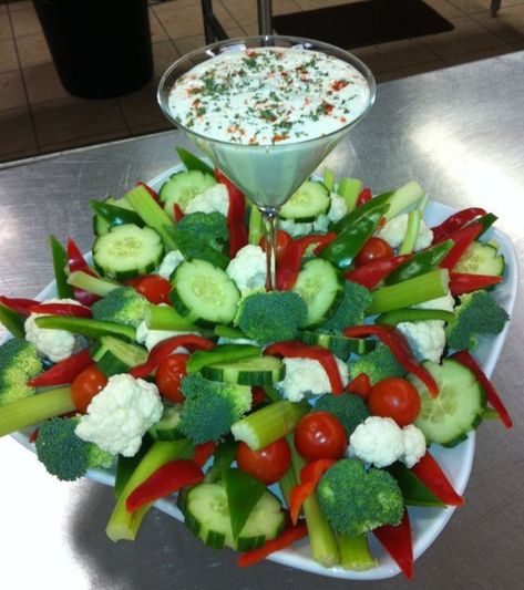 Martini dip Christmas Tray Ideas, Christmas Veggie, Veggies And Dip, Christmas Veggie Tray, Vegetable Tray, Christmas Tray, Tray Ideas, Veggie Tray, Christmas Brunch