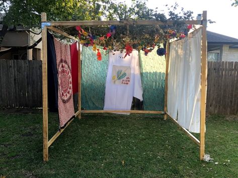 Edible Sukkah Craft, Sukkot Projects, How To Build A Sukkah, Sukkot Shirt Ideas, Sukkot Crafts, Sukkot Decorations, Happy Sukkot, Feasts Of The Lord, Feast Of Tabernacles