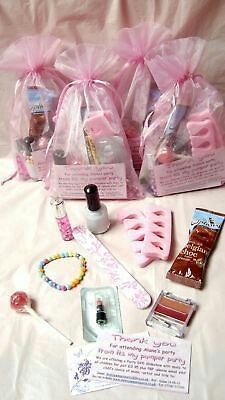 Goodie bags! Girls Pamper Party, Kids Pamper Party, Pyjamas Party, Nails Painted, Girl Spa Party, Girly Party, Girl Sleepover, Spa Birthday Parties, Spa Birthday