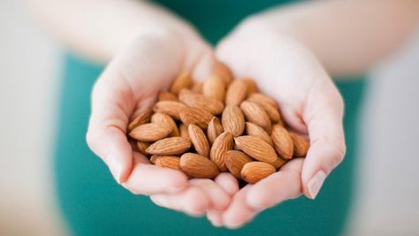 Almonds increase exercise endurance and power Sonoma Diet, Kitchari Recipe, Chia Seeds Benefits, Healthy Nuts, High Fiber Foods, Healthy People, Bump Style, Fiber Foods, People Eating