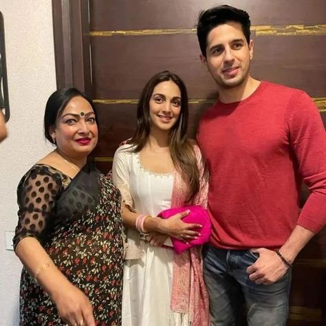 Kiara Advani and Sidharth Malhotra made a 'permanent booking' in each other's life as husband and wife. The duo happily announced their union late at night on February 7, 2023. Since then, fans are eagerly waiting to get more glimpses of their wedding festivities. On February 8, 2023, Kiara had a grand griha pravesh ceremony at her sasural in Delhi. Now, they are all set to enjoy their wedding reception with their family and friends in Sidharth's hometown, Delhi.    Kiara Advani and Sidh Kiara Advani And Sidharth Malhotra, Brothers Movie, Cream Suit, Wedding Dresses Men Indian, Sidharth Malhotra, Chikankari Suits, Actress Without Makeup, Wedding Mandap, Looking Dapper