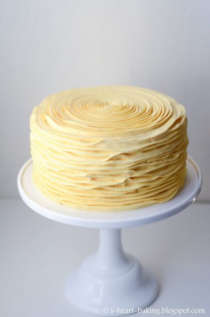 Fresh Cream Cake Designs, Lemon Cake Decoration Ideas, Whipped Cream Cake Design Ideas, Whipped Cream Cake Design, Sunshine Birthday Cakes, Lemon Cake Filling, Lemon Whipped Cream, Tårta Design, Heart Baking