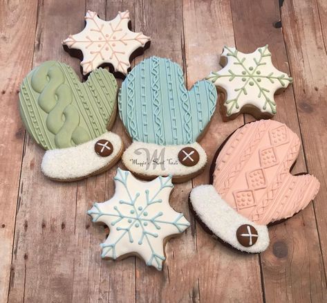 Christmas Cookie Mittens, Mittens Cookies Decorated, Christmas Mitten Cookies, Mitten Sugar Cookies Decorated, Sugar Cookie Mittens, Mitten Cookies Decorated, Mitten Sugar Cookies, Icing Christmas Cookies, Christmas Cookies Royal Icing