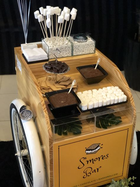 Desert Cart Ideas, Party Vendor Ideas, Dessert Cart Ideas, Snack Cart Party, Party Rental Ideas, Dessert Cart, Snack Cart, Catering Food Displays, Ice Cream Cart