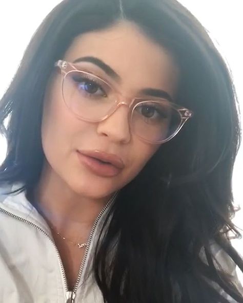 Moda Kylie Jenner, Glasses Frames Trendy, Looks Kylie Jenner, Trajes Kylie Jenner, Estilo Kylie Jenner, Kylie Jenner Look, Kylie J, Rose Crystal, Kylie Jenner Outfits