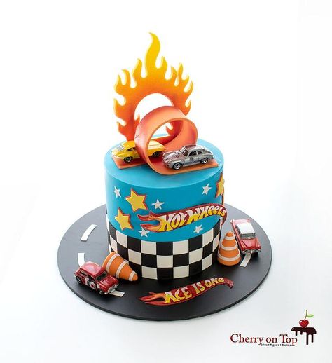 Birthday Cake For Girlfriend, Compleanno A Tema Hot Wheels, Festa Monster Truck, Hot Wheels Themed Birthday Party, Wheels Cake, Bolo Hot Wheels, Hot Wheels Cake, Wheel Cake, Hotwheels Birthday Party