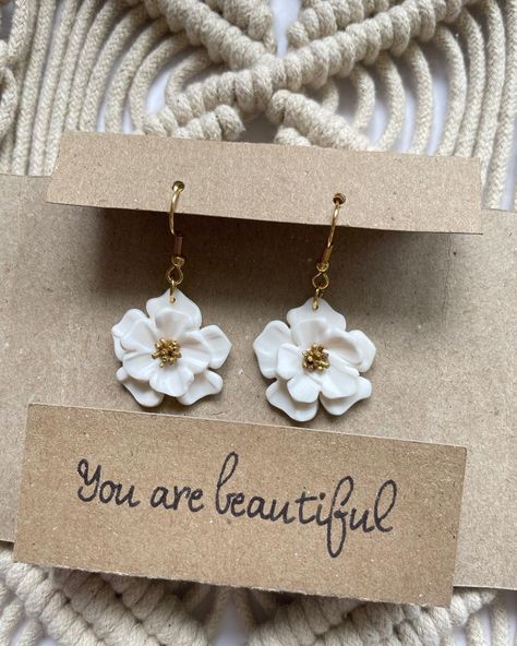 Wedding Polymer Clay Earrings, Lera Inspiration, Unique Jewelry Holder, Flower Polymer Clay Earrings, Flower Polymer Clay, White Flower Earring, Clay Keychain, Polymer Clay Flower Jewelry, Jewellery Holder