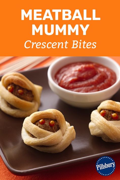 These meatball mummy bites are the perfect kid-size appetizer. Great to serve at your next Halloween party! Mummy Meatballs, Halloween Meatballs, Halloween Food Appetizers, Camping Snacks, Classic Appetizers, Halloween Appetizers, Halloween Dinner, Dinner Appetizers, Halloween Snacks