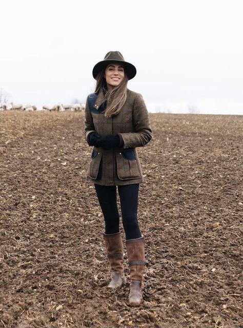 English Country Outfits Women, Vet Outfit, Dubarry Boots, English Country Fashion, Countryside Outfit, Hunting Outfit, Hunting Fashion, Lydia Millen, Country Outfits Women