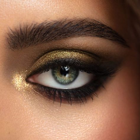 Greek Goddess Makeup, Dark Makeup Looks, Goddess Makeup, Gold Makeup Looks, Makeup Nails Designs, Black Eyeshadow, Matte Makeup, Sigma Beauty, Gold Makeup