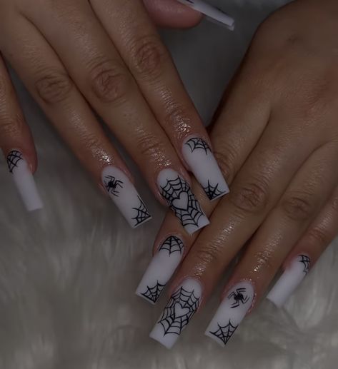 Spiderweb Nails Coffin, White Spider Man Nails, Short Nail Ideas Halloween, Black And White Spiderman Nails, Spider Themed Nails, Black Spiderman Nails, Batman Acrylic Nails, Batman Nails Design, Batman Nails Acrylic