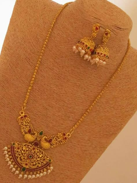 Long Necklace Gold Indian, Small Earrings Gold, Gold Haram, Indian Jewellery Gold, Gold Jhumka Earrings, Neck Pieces Jewelry, Antique Necklaces Design, Gold Jewelry Outfits, Gold Earrings Wedding