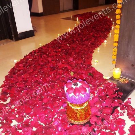 New Bride Welcome Decoration at Home After Marriage.. 👉 Don't forget to swipe left 👈 #newbride #bridewelcome #pune #marriagerituals… Bride Welcome Decoration At Home, Welcome Decoration Ideas Home Indian, Night Room Decoration, Home Decor For Diwali, Room Decoration For Birthday, Candle Night Dinner, Marriage Room, Surprise Party Decorations, Welcome Decoration