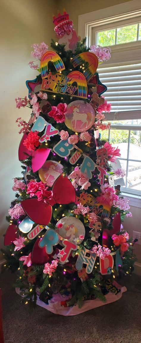 Christmas Tree All Year Round Decorating Ideas, Birthday Tree Decorations, Summer Tree Decorating Ideas, Birthday Tree Ideas, Holiday Trees Year Round, Christmas Tree All Year Round, Year Round Christmas Tree Ideas, Summer Christmas Tree, Birthday Christmas Tree