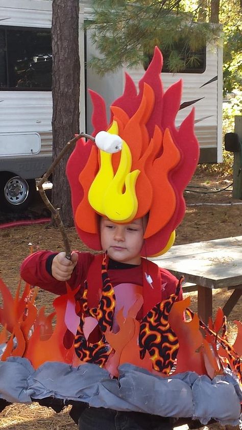 My kid wanted to be a campfire - Imgur Fire Costume, Kids Hiking, Mountain Camping, Homemade Halloween Costumes, Unique Halloween Costumes, Hiking Gear, Halloween Costumes For Kids, Diy Costumes, Holidays Halloween