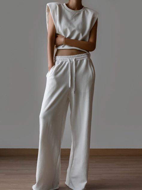 Cozy cotton sweat trousers with wide leg and no ankle cuff. Model is in MINUSEY ONE SIZE. ✔️ Free worldwide express shipping over $100✔️ Loved by 6,500+ customers✔️ Limited edition collections, maximum style⠀⠀⠀⠀⠀⠀⠀⠀⠀Stay ahead of the trend with can’t-find-anywhere-else staples. Your closet will thank you 💕* MINUSEY ONE SIZE = EU 34-38, US 2-6* 75% Cotton / 25% Polyester* Dry clean* Made in Korea - Model Height: 172cm/5'7" (US2, EU34) Wide Leg Fleece Pants Outfit, Wide Leg Lounge Pants Outfit, Wide Leg Sweatpants Outfit, Wide Sweatpants, Desired Wardrobe, Wardrobe Styling, Wide Leg Lounge Pants, Wide Leg Sweatpants, Elevated Basics