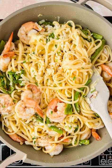 Garlic, Lemon, and creamy parmesan all in one pasta dish? Say less. Packed with flavor, you'll love this recipe! Garlic Shrimp Pasta Recipes, Shrimp Pasta Recipe, Pasta Calories, Lemon Garlic Shrimp Pasta, Teriyaki Shrimp, Lemon Garlic Pasta, Garlic Shrimp Pasta, Pasta Varieties, Lemon Garlic Shrimp