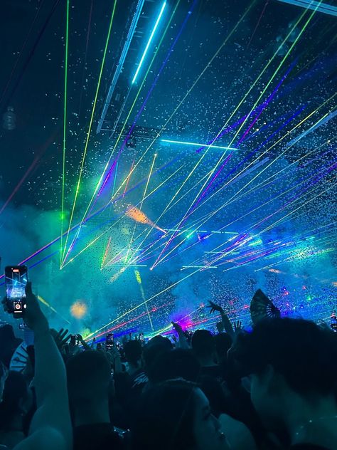 #rave #aesthetic #night Rave Girl Aesthetic, Rave Aesthetic Wallpaper, Rave Pictures, Edm Aesthetic, Rave Light, Rave Aesthetic, Rave Concert, Neon Rave, Night Club Aesthetic