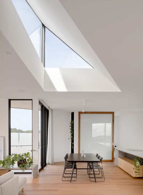 Gallery of Three Angle House / Megowan Architectural - 30 Skylight Design, Mount Martha, Skylight Window, Roof Windows, Dining Room Interiors, Modern Windows, Architectural Features, House Architecture Design, Décor Diy