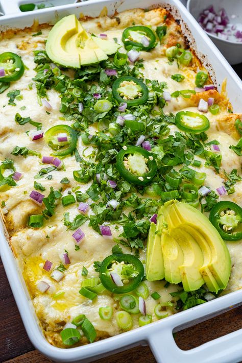 Verde Chicken Enchiladas, Salsa Verde Chicken Enchiladas, Enchiladas Recipes, Closet Cooking, Verde Chicken, Salsa Verde Chicken, Mexican Dinner, Enchilada Recipes, Drink Recipe