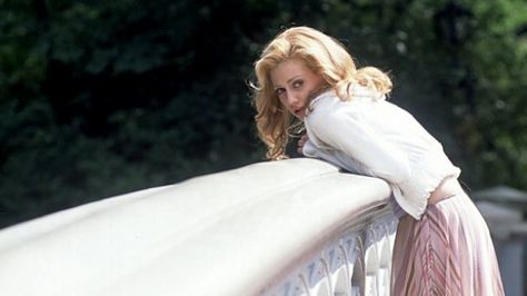 Brittany Murphy Uptown Girls bridge scene. Brittany Murphy, Beauty Magic, Dakota Fanning, Uptown Girl, Brooklyn Nine Nine, Mean Girls, Timeless Beauty, Tulle Skirt, Aurora Sleeping Beauty